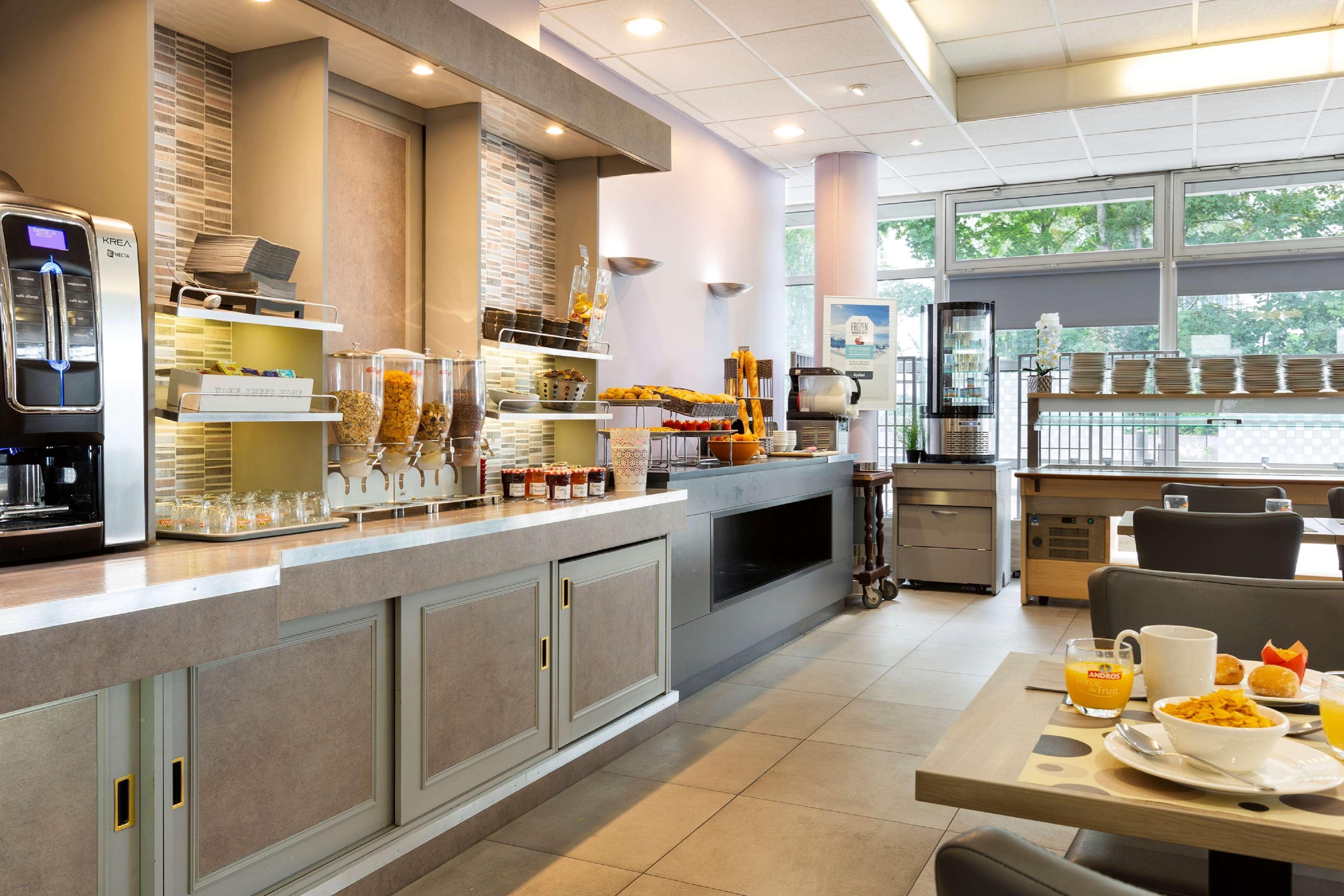 Hotel Kyriad Tours St Pierre Des Corps Gare Сен-Пиер-де-Кор Екстериор снимка