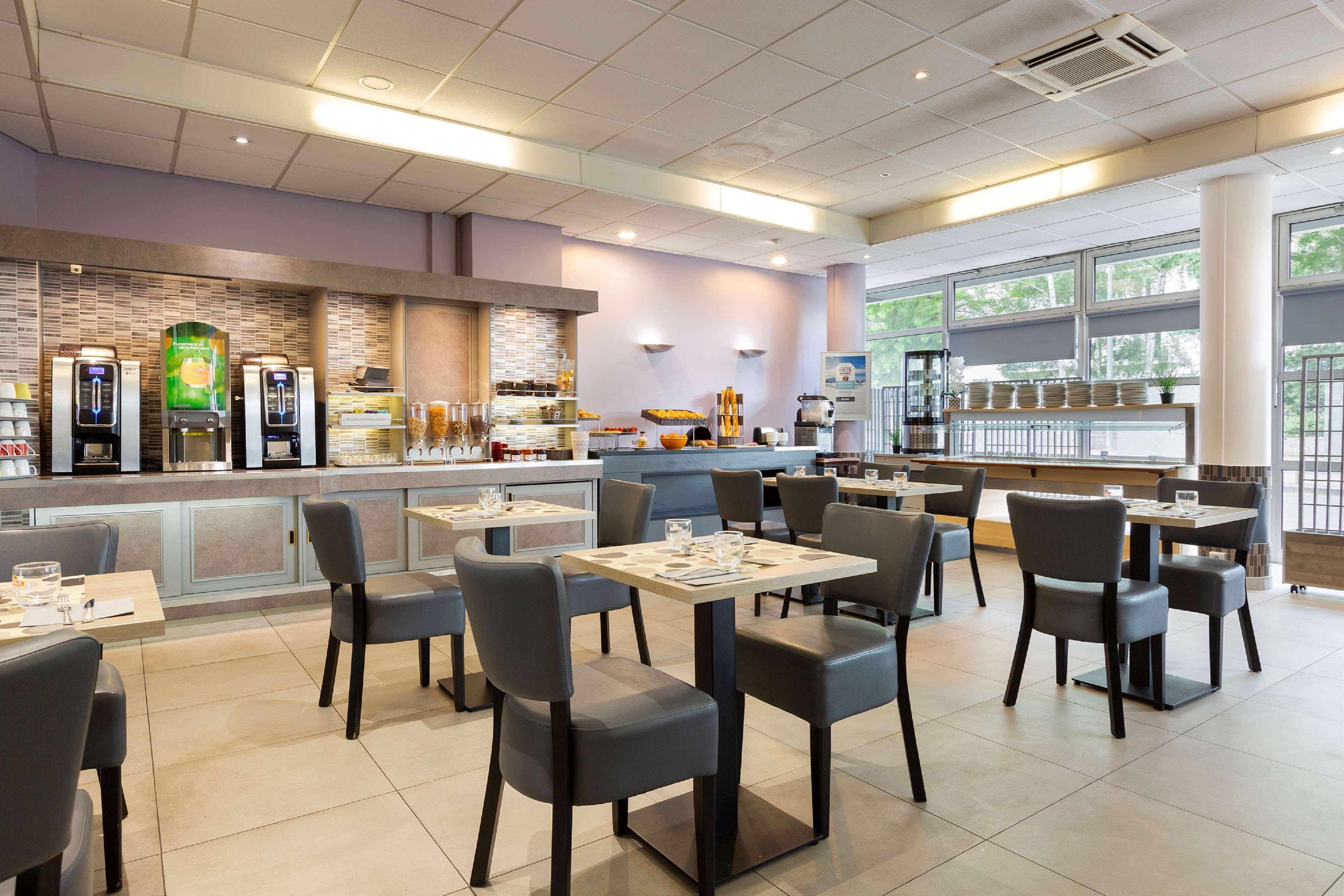 Hotel Kyriad Tours St Pierre Des Corps Gare Сен-Пиер-де-Кор Екстериор снимка