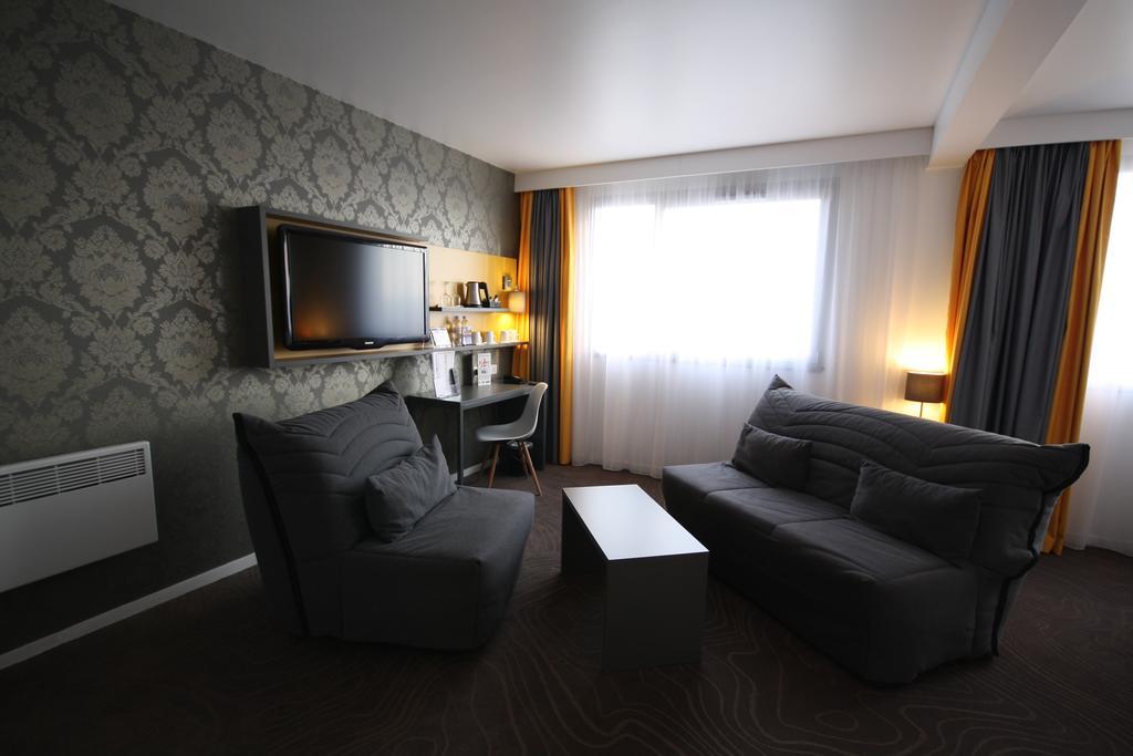 Hotel Kyriad Tours St Pierre Des Corps Gare Сен-Пиер-де-Кор Екстериор снимка